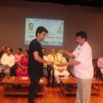 Dr Vikash Parashar receiving award a2